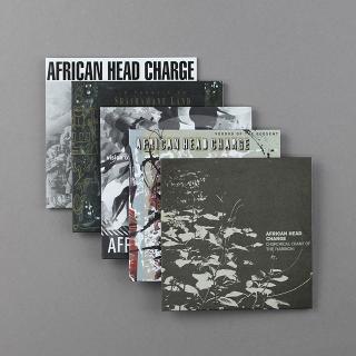 AFRICAN HEAD CHARGE / ADRIAN SHERWOOD主宰〈ON-U SOUND〉からAFRICAN HEAD CHARGEの後期アンソロジー・ボックスが登場!!後期4作にボートラ、未発表音源集を加え73曲入り5CD BOXで3月6日(金)発売決定!!