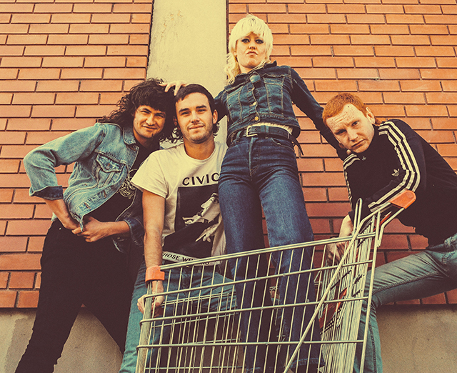 Amyl and The Sniffers / 電光石火系パンクバンド、アミル・アンド・ザ・スニッファーズ!!!最新アルバムから「Some Mutts (can’t be Muzzled)」のMVを公開!