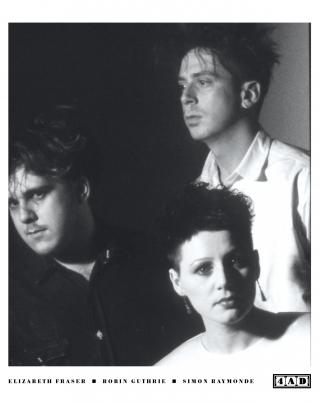 Cocteau Twins and Harold Budd / ドリーム・ポップの礎を築いたコクトー・ツインズとアンビエント・ミュージックのパイオニア、ハロルド・バッド。二組による大傑作『The Moon and the Melodies』が、ロビン・ガスリーによるリマスタリングで初のリイシューが決定!