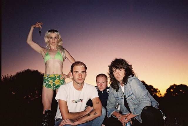 Amyl and The Sniffers / 電光石火の稲妻パンクス凱旋!  最新作『Comfort to Me』発売決定! 早くも2ndシングル「Security」をビデオと共に公開!!!