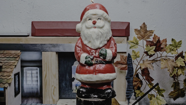 Chilly Gonzales / 異端のサンタ、チリー・ゴンザレスによる待望のクリスマス・アルバム 『A very chilly christmas』からファイスト参加曲 「The Banister Bough」のミュージックビデオが公開!
