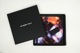 The xx / ザ・エックス・エックス、デビューアルバムリリースから10周年を記念してファッション・デザイナーのラフ・シモンズとのコラボコレクションを12月12日に発売!