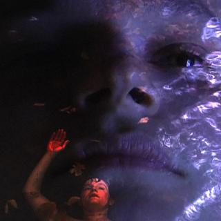 Adrianne Lenker / ビッグ・シーフのエイドリアン・レンカーが最新シングル「Ruined」を映像と共に公開! 最新アルバムは2024年発売予定!